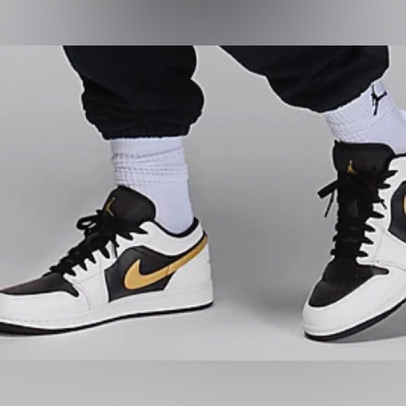 Air Jordan 1 Low
Men's Shoes size 15 brand new in box - Picture 5 of 7